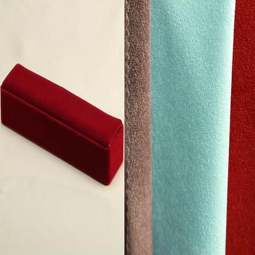 50碼 紗支:144f 經(jīng)緯編:緯編 產(chǎn)品詳情 現(xiàn)供應(yīng)禮盒面料 水刺布底植絨